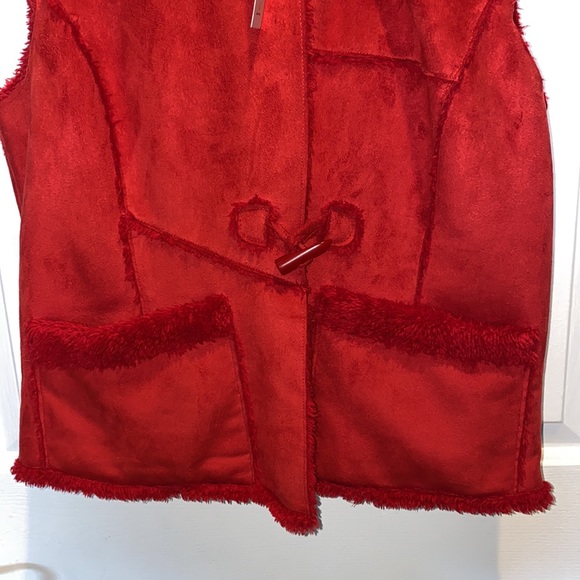 NWT MiFresia faux Red Suede Sherpa vest with extra button. - Picture 5 of 6
